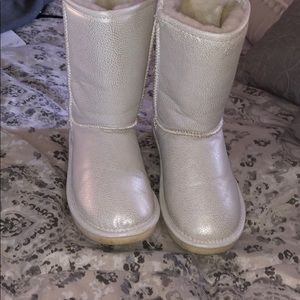Women’s white bear paw boots